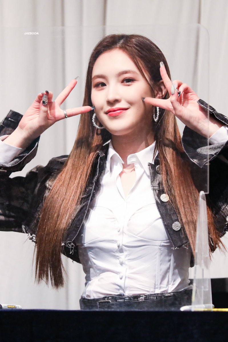 220327 팬싸 재희HQ2
사랑스러워 ☺️ 
#Weeekly #위클리
#Leejaehee #이재희