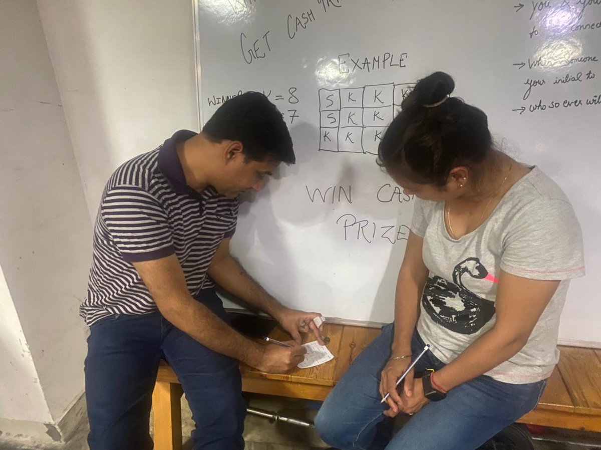 StudioSplat's tweet photo. Fun &amp; Games at Splat😁😜

#TeamSplat #SplatStudio #JustSplatThings #LifeAtSplat #MediaProduction #ProjectionMapping #OfficeCulture #OfficeEnvironment #WorkLife #OfficeLife https://t.co/KZAZm3R3P4