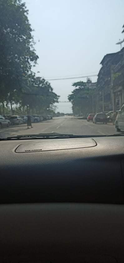 SuiKim14's tweet photo. Downtown around 3pm on Water festival Day 1 (one of the most crowded days before the coup)
Our cities, our rules. 
#WhatsHappeningInMyanmar 
#April13Coup
#UnitedNations https://t.co/X4Exh17abd