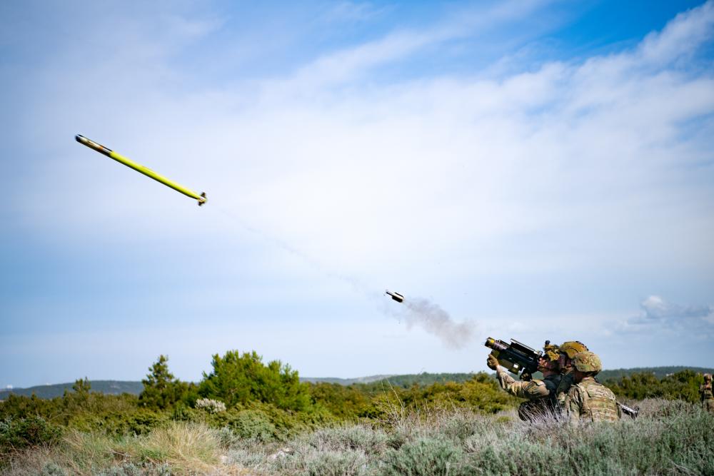 SHAPE_NATO's tweet image. .@USArmy soldiers 🇺🇸 from @173rdAbnBde fired FIM-92 Stingers with the Croatian Air Defence Regiment 🇭🇷 during #ExerciseShield 22. 
Croatian President Zoran Milanović also visited the exercise to see the troops 🇺🇸🇭🇷, training &amp;amp; equipment. #StrongerTogether @LANDCMD @NATO @US_EUCOM