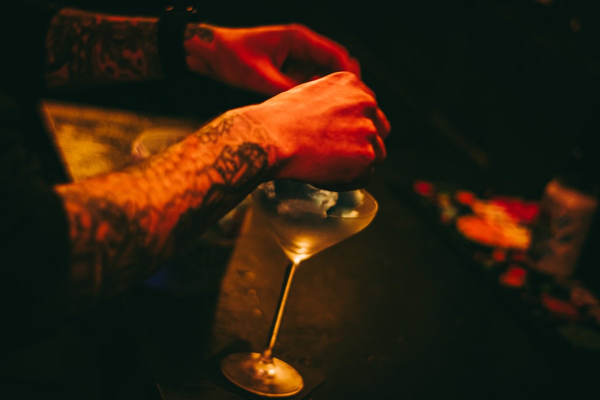 🍭 COTTON CANDY DAIQUIRI 🍭

White Rum / Bubble Gum / Cotton Candy / Lemon

Open 11am-11pm today! 

#glitchbariom #madjacksiom #axesalescocktails #goodvibetribe #cocktails #axe #axethrowing #glitch #bar