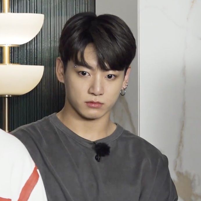 Joonie_neha7's tweet image. Jungkook being Confused ;
  - A koofused thread ;