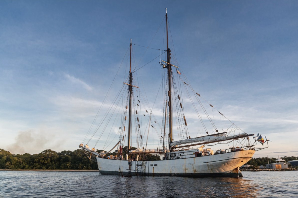 80edays_en's tweet photo. We want to tell you about our partners. It´s a Timbercoast and their AVONTUUR! ⚓️
They went to Puerto Limon in Costa Rica now and will make a stopover in Belize over Easter.
Anyone can join the crew while they are in the Caribbean. #80edays_official #80edays #timbercoast https://t.co/prtyOeJL5m