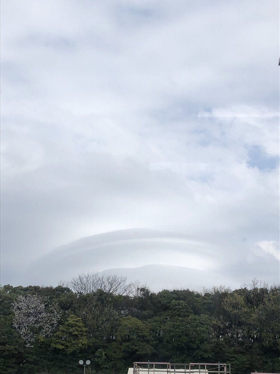 gong9info's tweet photo. #変な雲 https://t.co/BqdfCXqpAG