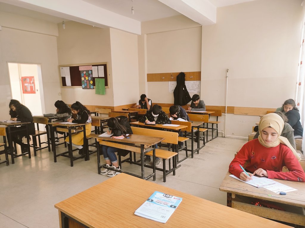 KoyuIlk's tweet photo. Sınav provalarına son hız devam, öğrencilerimizin deneme sınavından. 
#lgs
#denemesinavi
@KoyuIlk https://t.co/S9CkPtRSJl