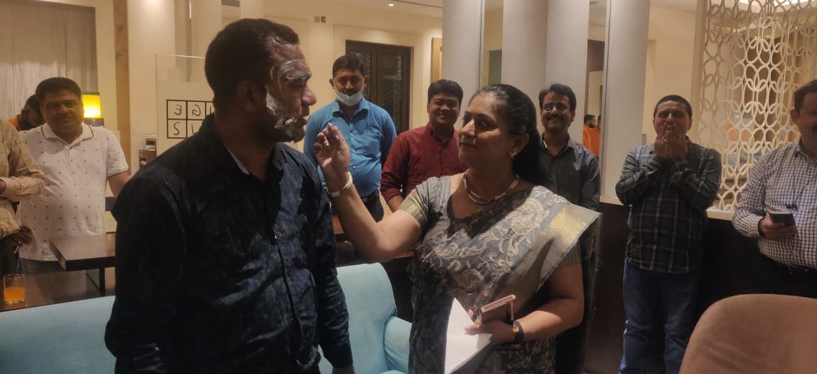 VashiMohit's tweet photo. #lifeatsentiss 
Birthday Celebration of Satish https://t.co/e921V6hvNU