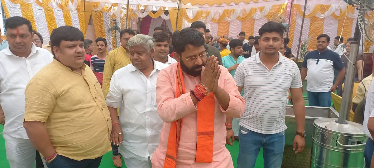 Lakshmirajbjp's tweet photo. सिकंदराबाद नगर में श्रीमान भास्कर लोहिया जी के पिताजी की बरसी में शामिल होकर दिवंगत आत्मा को श्रद्धा सुमन अर्पित किए।
#mlasikandrabad https://t.co/2dMkjdx97D