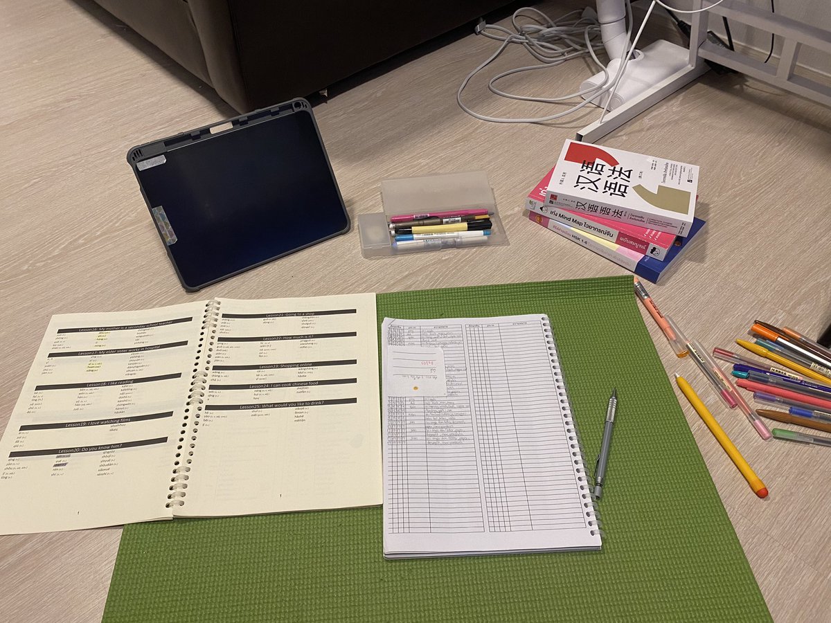 Oumuamua1997's tweet image. ไม่ได้นั่งนานจนปวดหลัง แต่เพราะเจ็บท้องปจด. เลยตั้งมานอนเขียนคำศัพท์เเทน 
#เกิดเป็นชะนีแท้จริงนั้นเเสนจะลำบ้ากกกก
#target2022 HSK4
 #WarinK2022