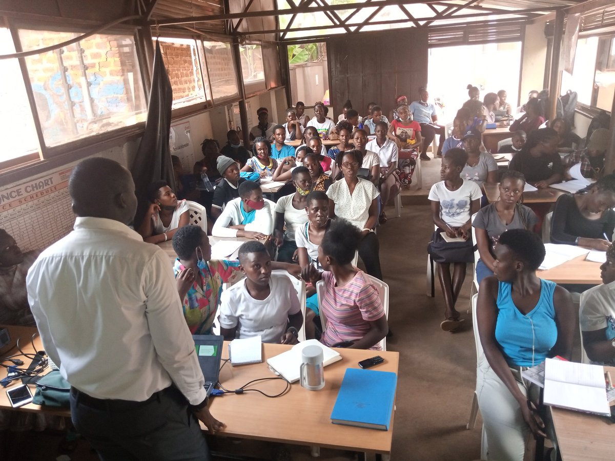 JuliusOboth's tweet photo. The integrity of the honest keeps them on track; the deviousness of crooks brings them to ruin.
#BusinessOurFutureHope
#BDSTraining@NFT Consult https://t.co/KKGXU6UFIV