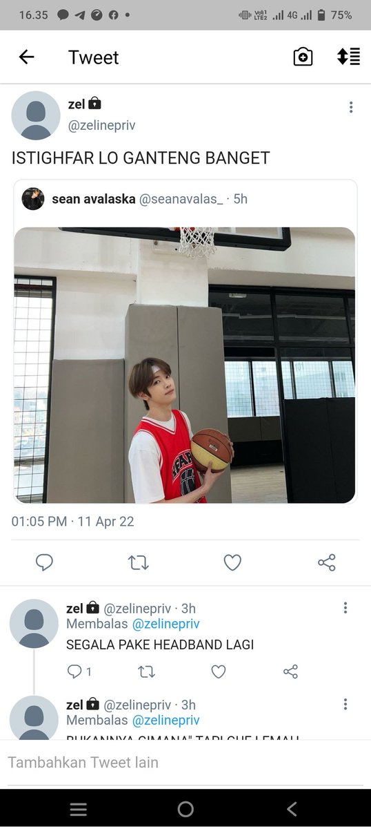 chalvrn's tweet image. "ga gampang buat deketin anak basket"
.
.
— sungchan tweets au