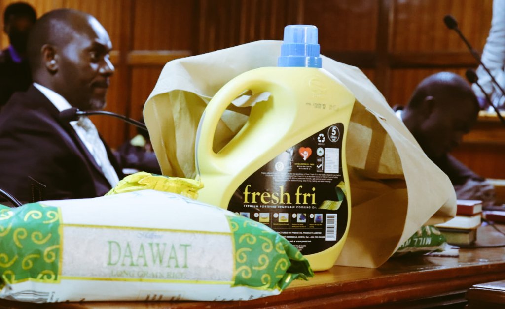 Fresh Fri cooking oil and Daawat companies MUST come through for Alvin Linus Chivondo. They have received so much free publicity from all this Naivas Supermarket mess. Like and Retweet till we hear from them!!
