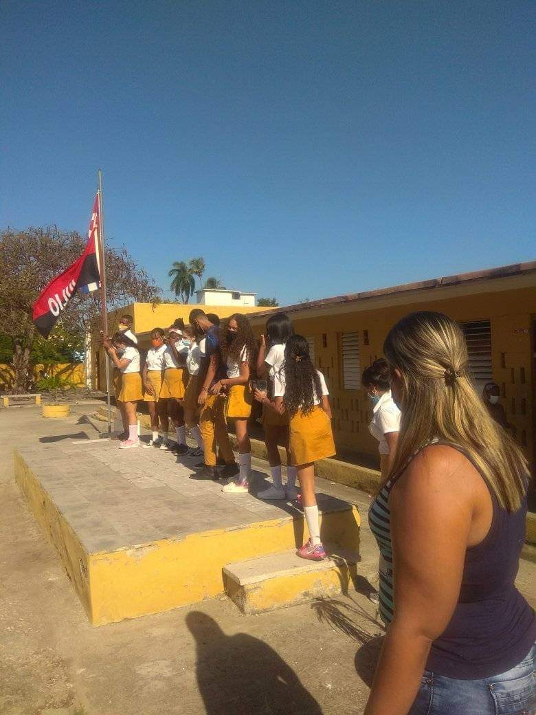 olgalidiam47's tweet photo. La Educación Secundaria Básica del Municipio Santiago de Cuba desarrolló hoy el abanderamiento de los predestacamentos pedagógicos Manuel Ascunce Domenech en todas sus instituciones. @RaulSamon @FundichelyRosa @colas_nelvis @YamileMoracenM @DianaGisellMar1 @Anita64244473 https://t.co/Y9EeLqB4h6