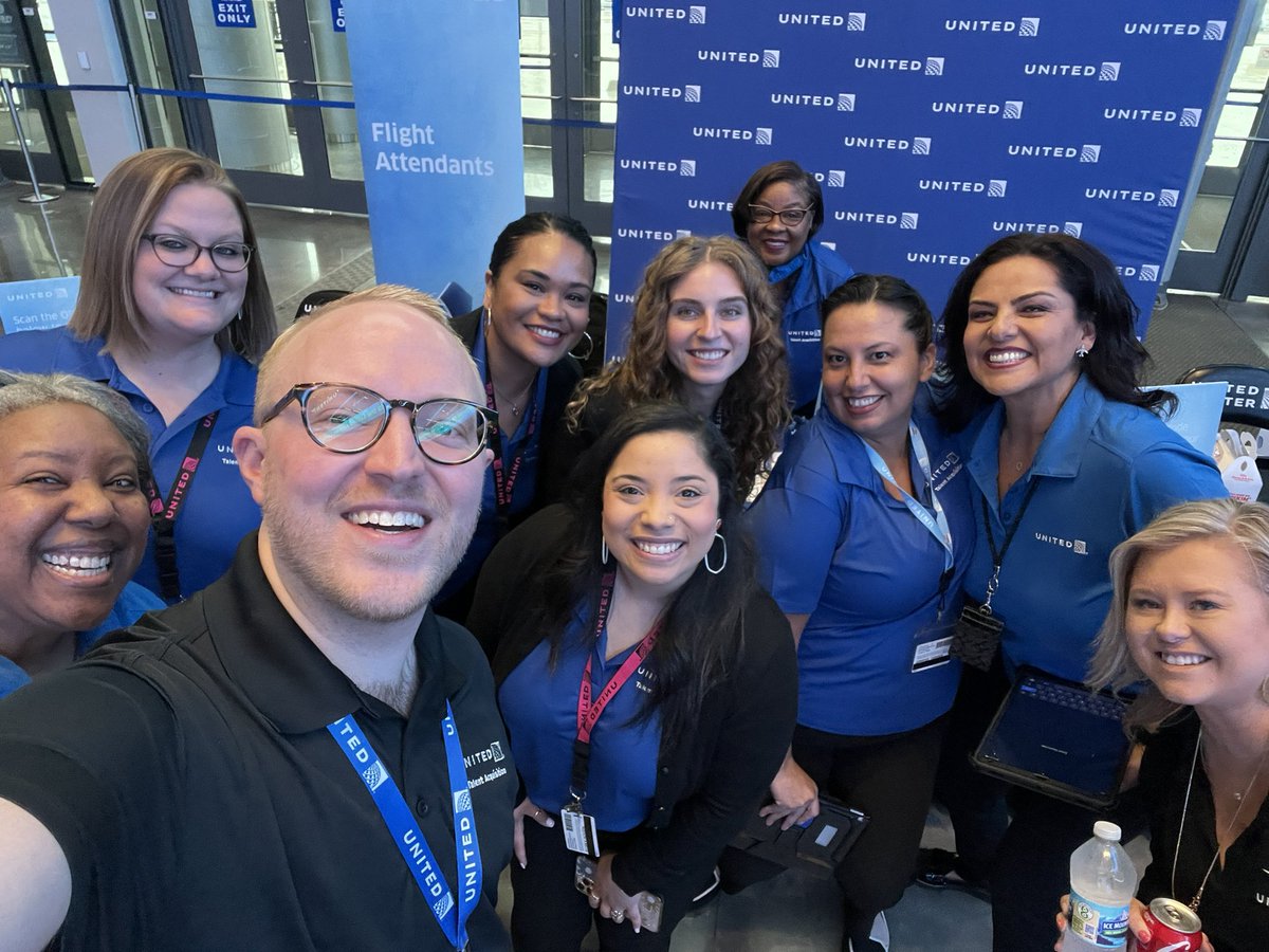 JustinRitterUA's tweet photo. So excited to be at the Chicago Career Fair! Come learn about all the exciting careers at United at the United Center until 3pm! @mtmorais28 @michielle_ua @united https://t.co/NGrCRNsGtq
