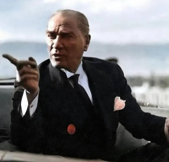 uyesilkoy's tweet photo. Müslüman Türk diye bir şey yoktur. Türk Türk’tür. 🇹🇷 Mustafa Kemal Atatürk’ün kurduğu Türkiye Cumhuriyetin’de #Pakistanlı #Suriyeli #Afgan #Mülteci istemiyoruz.. Derhal sınır dışı edilmeliler. Ayakta çarıkla kazanılmış bu güzel vatanı kafada sarıkla gezenlere asla bırakmayacağız. https://t.co/aW6AxVJU0g