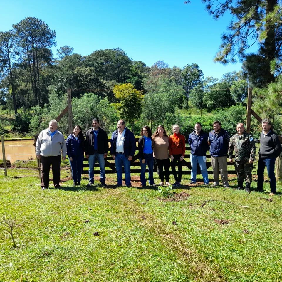 salto_encantado's tweet photo. Se concluyó la primer obra de resguardo y proteccion de vertientes que abastecen al cause del Salto Encantado. Las tareas se realizaron en la chacra de la familia borysiuk.
En el proyecto interviene el IPRODHA y se continúa trabajando en la siguiente chacra de las 11 restantes https://t.co/io6E7R4RcA