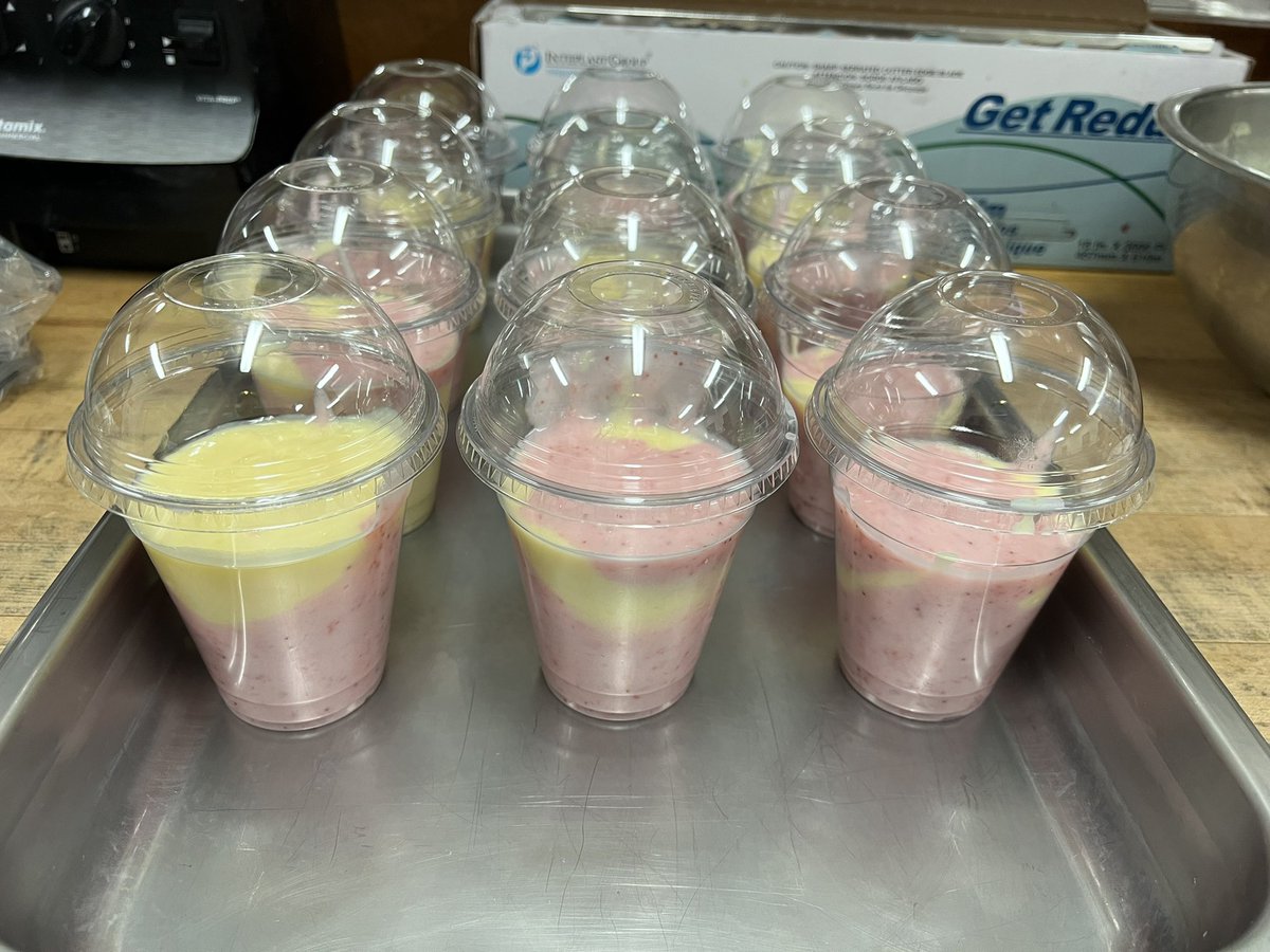 Look how pretty these strawberry mango smoothies are! Limited amount per lunch, come get them before they’re gone! 🍓🥭