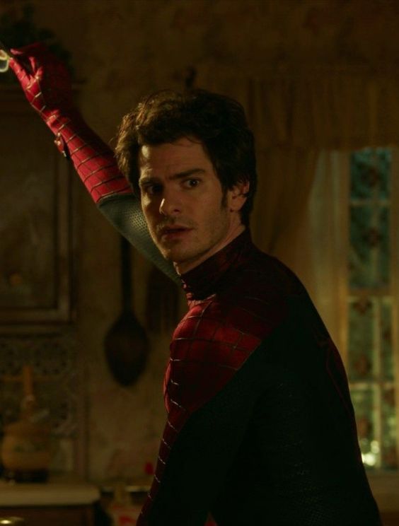 MarvelsContent's tweet photo. andrew garfield as peter parker for no way home. https://t.co/mh34KQOxZa