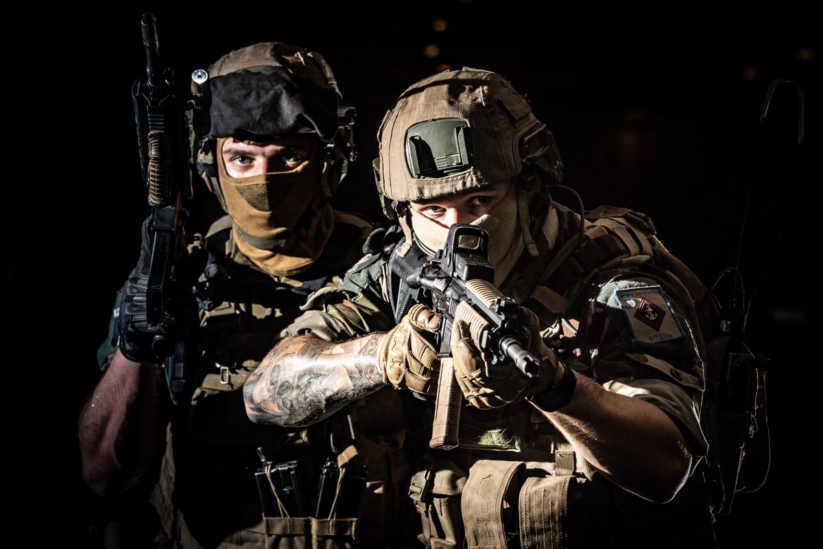#JeudiPhoto Tout près d'accoster sur l'île de La Réunion, les marsouins ...