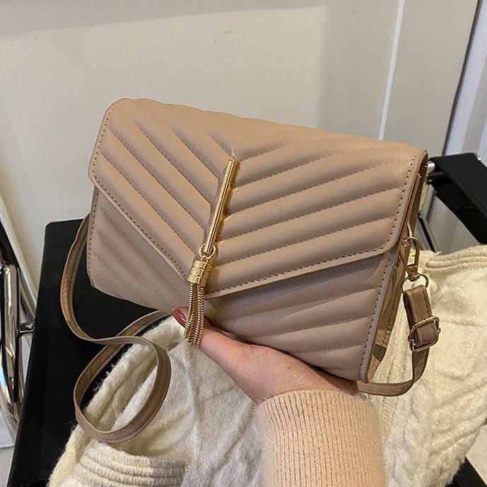 aliaffauzi's tweet photo. DAY 11 of #30days30giveaways

I nak pilih one person to win DUA BAG RAYA pilihan winner sendiri for my 11th day of Giveaway 🥰 

Easy peasy step to win! Just nak mintak tolong RT this tweet &amp; RT and Like my pinned tweet ❤️ 

I’ll announce the winner tomorrow. GOODLUCK! https://t.co/MrGfHLSveL