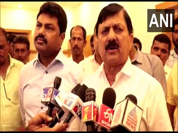 ani_digital's tweet photo. Karnataka Home Minister says probe into contractor Santosh Patil's death has begun
Read @ANI Story | https://t.co/29gm1iiUKu
#ContractorDeath #Karnataka #Eshwarappa https://t.co/3pkyqKOT2p