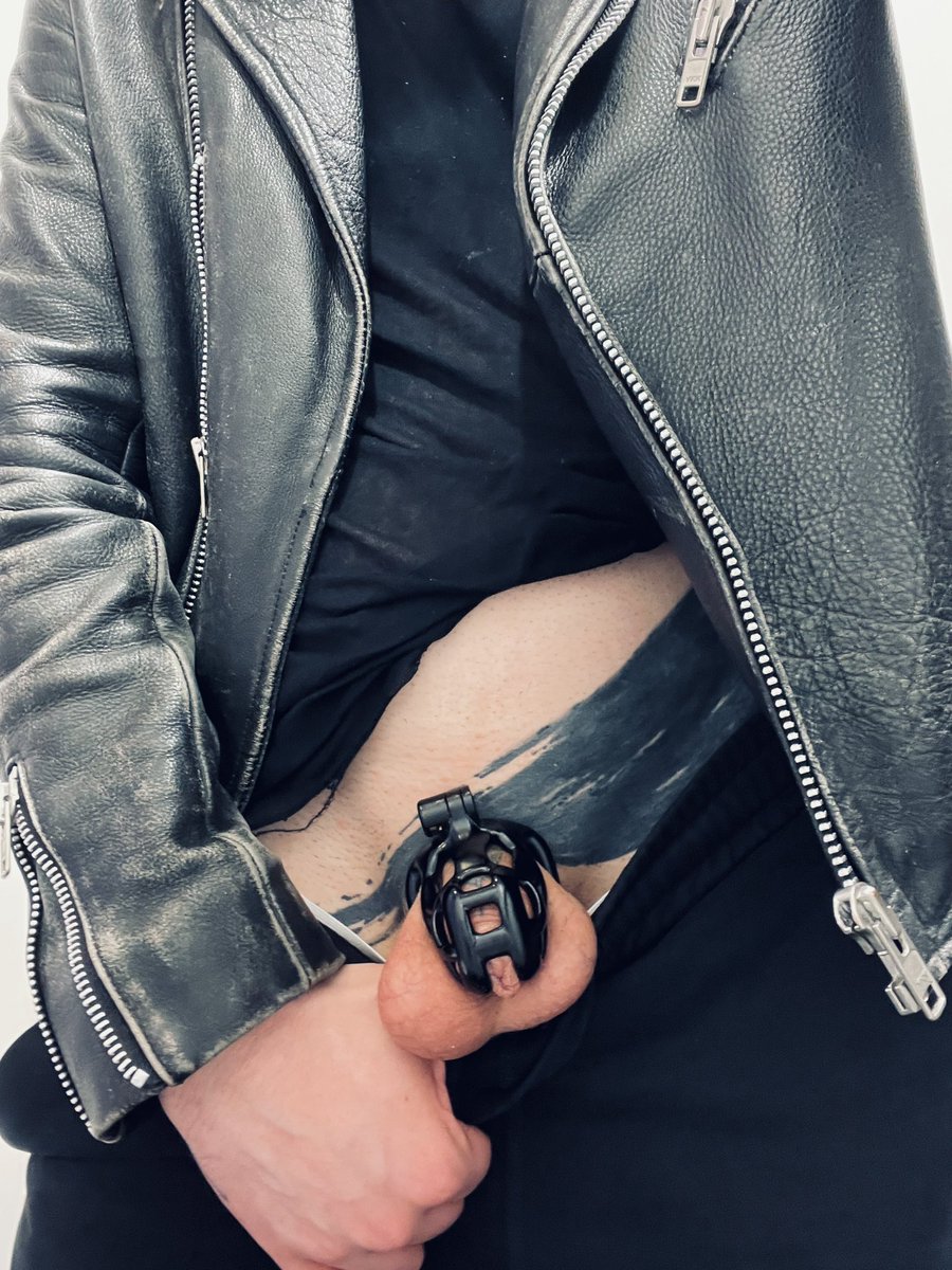 MikoSub_'s tweet photo. Phew first time traveling locked. No problems but nerve wracking! #Chastitygay #chastitycaged #lockedboi #lockedjock #lockedfag #easterberlin #berlinweekend https://t.co/5hd7IDKNWl