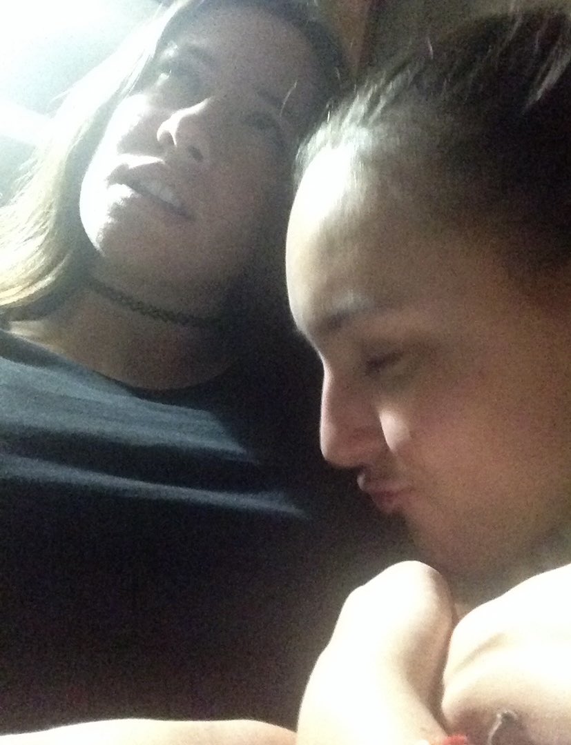 MonicadeAndrs's tweet photo. Mañana a estas horas Arantxa va a estar as�� conmigo en Coru 🥺🥺🥺 https://t.co/lfc8YLULn3