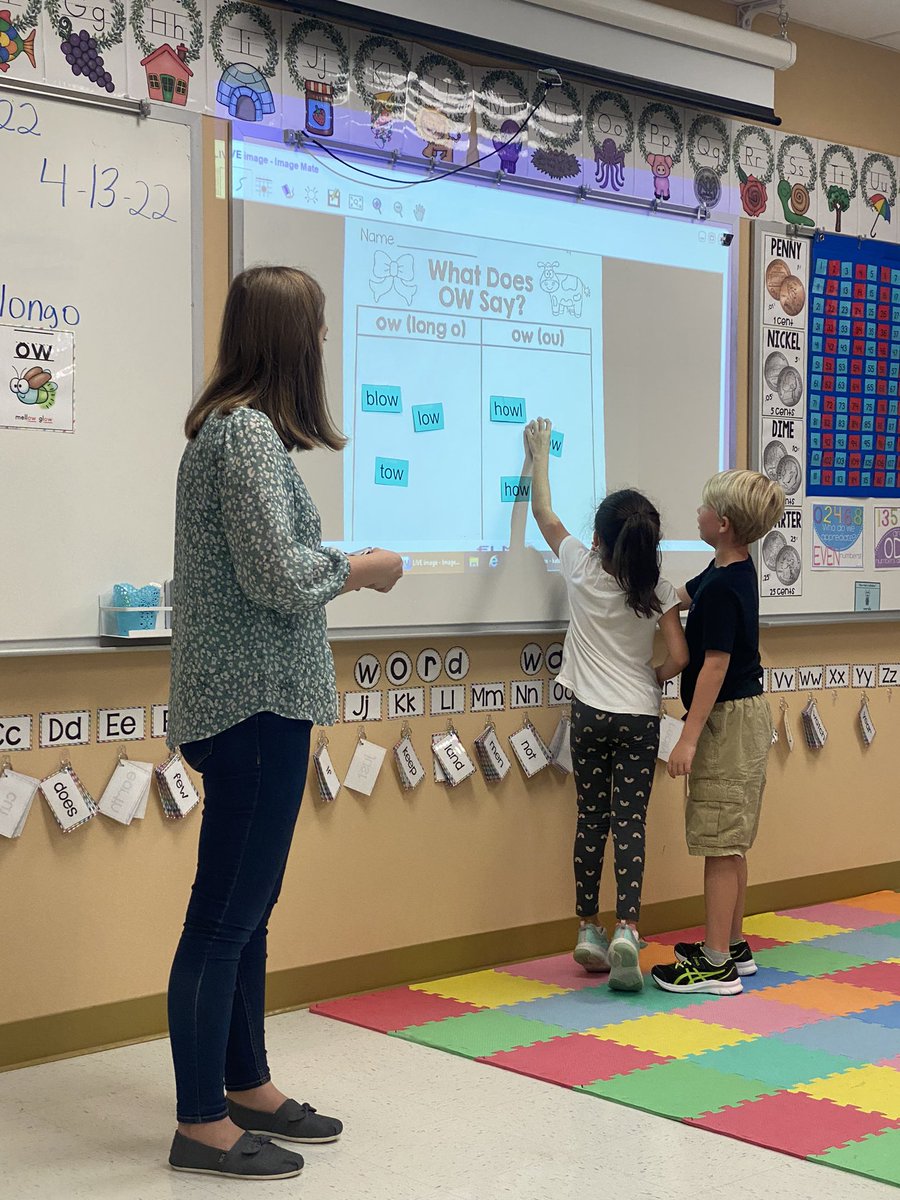 LN_Kent's tweet photo. Outstanding phonics instruction is happening @NISDCole in 1st grade! Teachers are using blending lines, word sorts, and finding ways to make connections to skills taught in PA. Well done, Explorers! @DanikaJaster @nisdelemelar https://t.co/9BoUCKrzg3