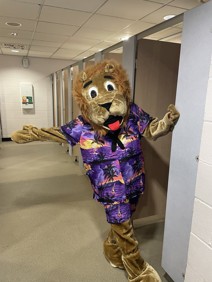 ThePrintedImage's tweet image. Even lions need to pee at Merchandise World #merchworld