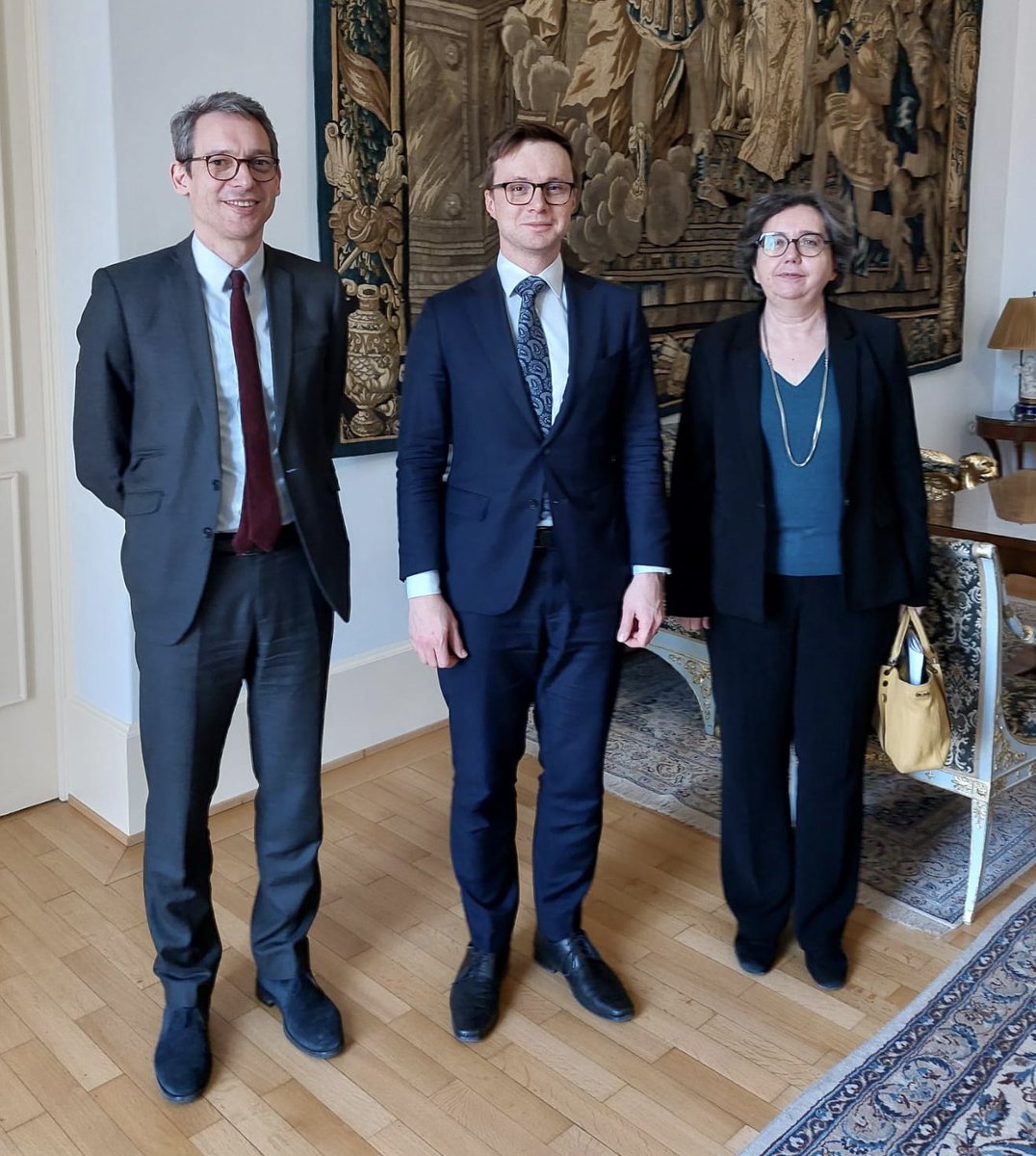 AlexisDutertre's tweet image. 🇫🇷🤝🇨🇿🇪🇺| A mi-parcours #PFUE2022, consultations à Prague de la SGAE @sandrinegaudin et du DUE @david_cvach avec la future présidence tchèque du Conseil de l’UE: #Ukraine #strategiccompass #energie réduction des dépendances stratégiques #commerce #Fitfor55!Agenda rempli, merci!