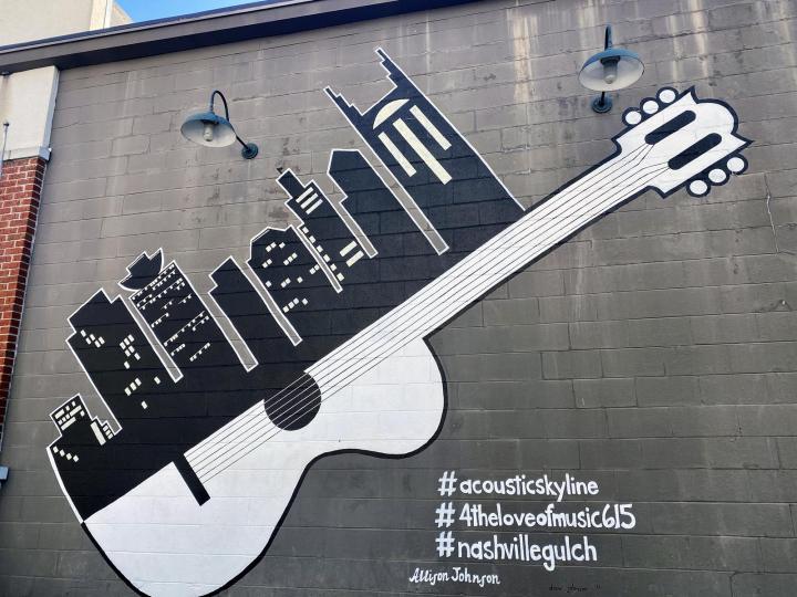 Looking for a fun and unique photo opportunity? Check out the impressive murals that can be found throughout Nashville. ✨ visitmusiccity.com/trip-ideas/nas…