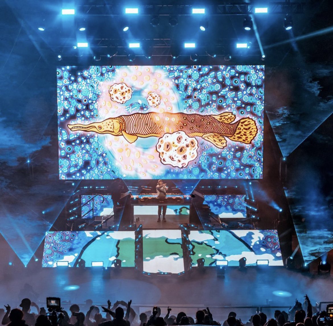 Gars and EDM? Who’d have guessed? 

Concert #GARtwork <a href="/boogietmusic/">Boogie T</a>! bit.ly/37husSP 
HT <a href="/GbaltoUIUC/">George Balto</a>