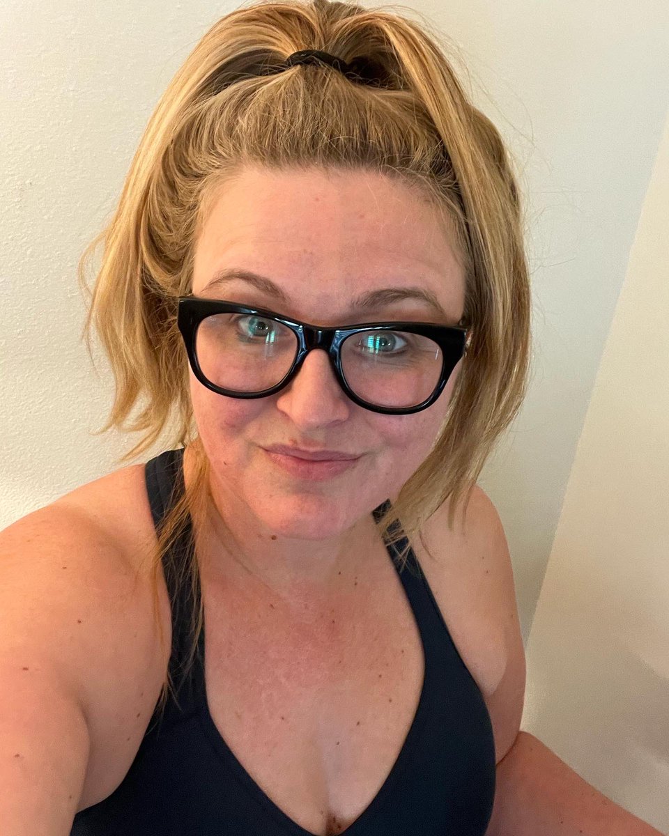 amycalandrino's tweet photo. “You can’t have a BIG dream with a small grind.” @alextoussaint25
It’s cross training day. Love how Erica my running coach has built my training plan around my lifestyle.
#alextoussaint #pelaton #athlete #goamygo @onepeloton #training #goals #bebetter #pelacre https://t.co/dtaQsFbPNi