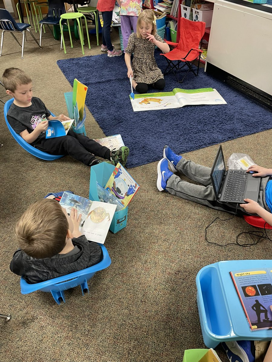 RyanCEckart's tweet photo. So focused! #myjblions #principalsinaction @hcsc219 https://t.co/F1NtLV5BTc