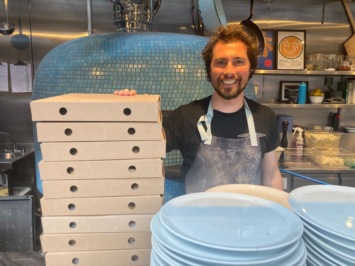The lovely folk <a href="/Honest_Crust/">HCSourdoughPizza</a>, with the pizzas they make fresh for us every Friday to distribute to people across the city. They also donate 25p from every margherita pizza sold <a href="/MackieMayor/">Mackie Mayor</a> and <a href="/altrinchammkt/">Altrincham Market</a> to Eat Well 🧡