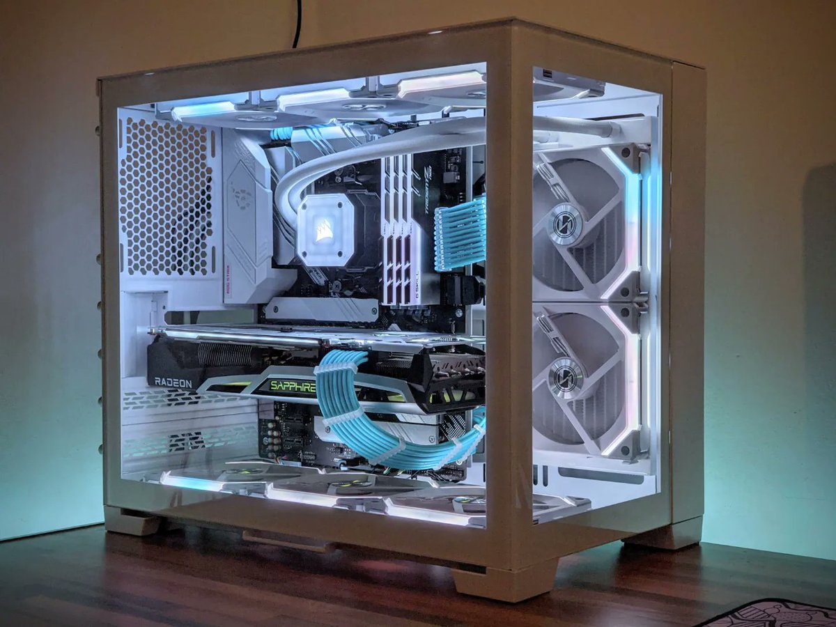 SapphireTech's tweet photo. Vertical Mount vs. Horizontal Mount of our SAPPHIRE NITRO+ AMD Radeon RX 6800 XT Special Edition by @13Onabi, which do you prefer?
.
.
#SAPPHIRE #NITRO #RX6800XT #gamingsetup #battlestation #graphicscard #GPU #SAPPHIREnation #SAPPHIRETech #AMD #Radeon #hardware #gaming https://t.co/1AHpxjRPBF