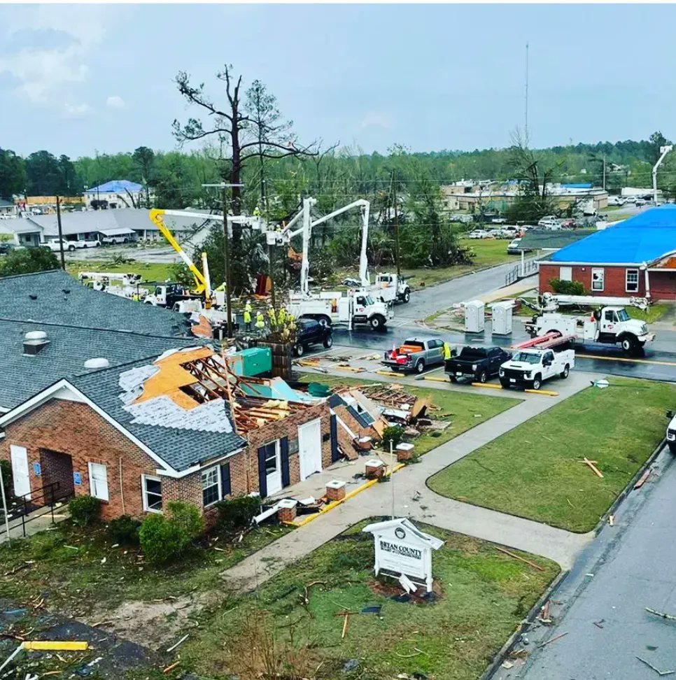bevins_co's tweet photo. repost: @odf_14160 #linemanlife #ibew #powerlineman #linelife #linemanpride #linejunk #linemen #linepride #lineworker #futurelineman #linemanbarn
#PEMBROKE, #Ga. #BryanCounty officials had a chance Wednesday to survey the damage left behind by a deadly #tornado https://t.co/MnKAssZjTE