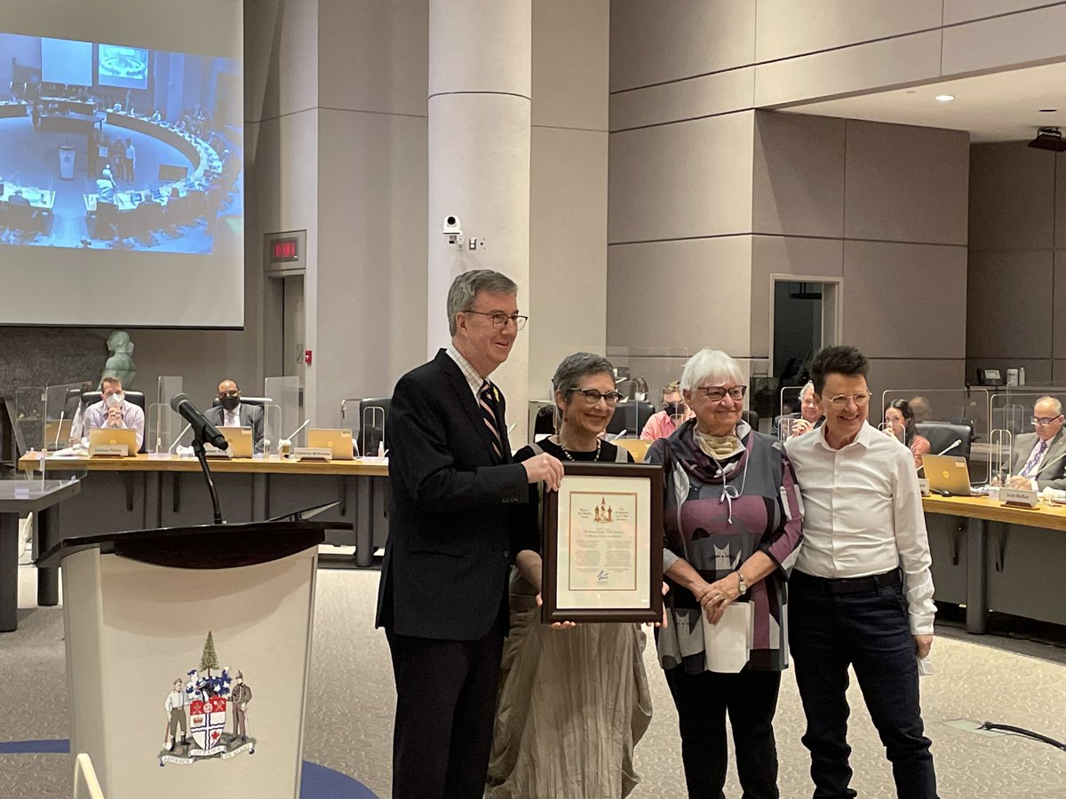 JimWatsonOttawa's tweet photo. Félicitations au Réseau de la fierté des aînés d'Ottawa pour avoir reçu le Prix du maire pour le bâtisseur de la ville.
@cmckenney https://t.co/ZyIa8EbVmF