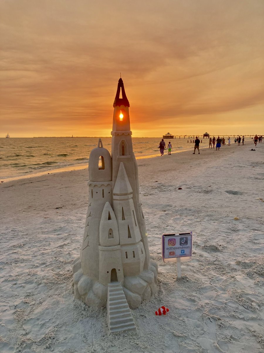 thelanikai's tweet photo. 🌴🛕Award-winning Sandsculptor Ed Reed III #edthesandman is back on our sand today sculpting what he swears WON’T be the Easter Bunny🐰Lets stay tuned to find out! Here’s the last beauty he sculpted with us, capturing the sunset in its hand-carved window!🌙🌴🎶
#oldflorida https://t.co/iAAWbBXL8r