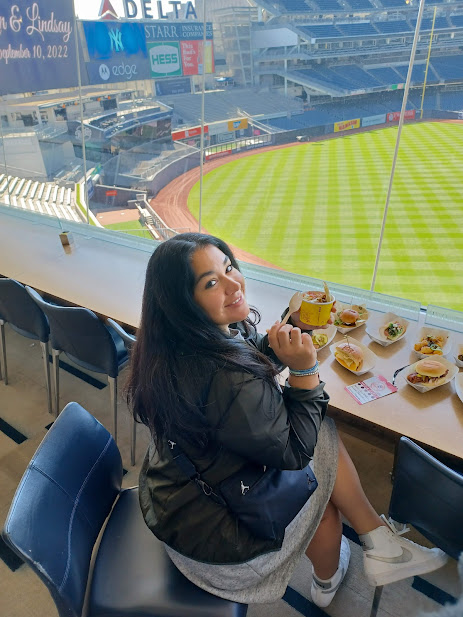 Check out the latest food options at Yankee Stadium. New additions this year include @streetbirdnyc & @halalguys bronxmama.com/2022/04/13/che… @Yankees @yankeestadium #YankeeStadiYUM #TheBronx