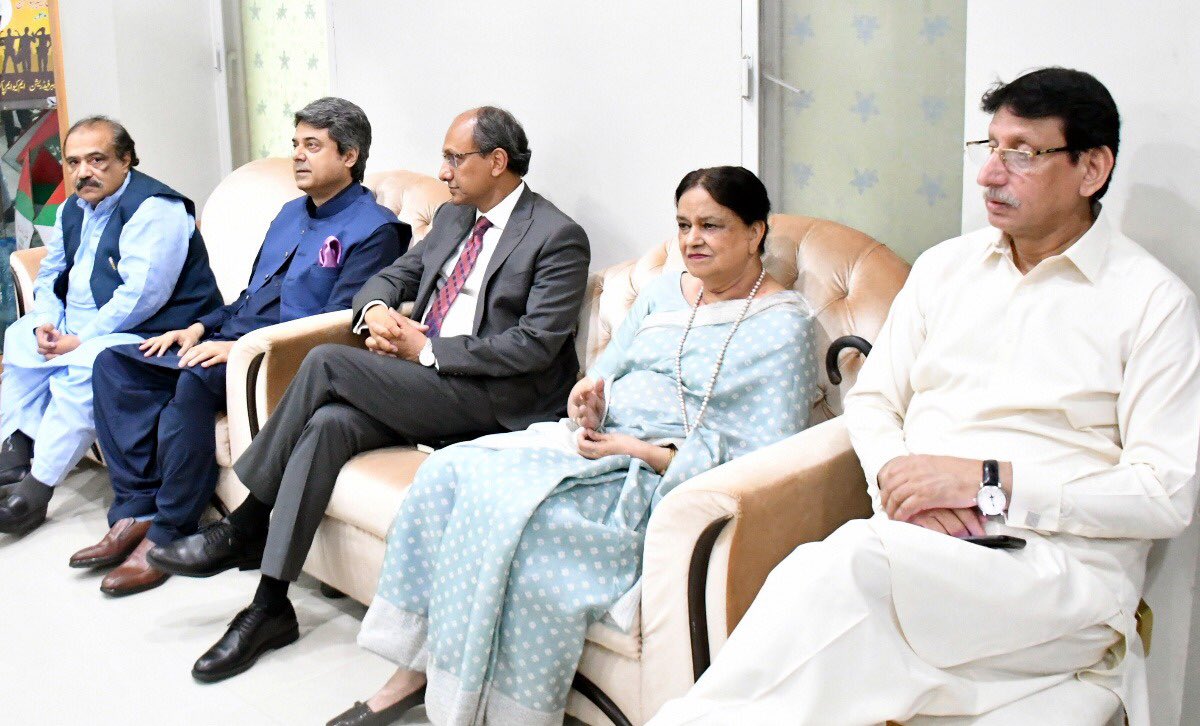allaboutmqm's tweet photo. PM Shehbaz Sharif visited MQM Head office at  Bahadurabad @MQMPKOfficial @amirkhanMQMPk @pmln_org @MuradAliShahPPP @SyedAminulHaque @IzharulHassan @faisalsubzwari https://t.co/JrYZnnpfNT