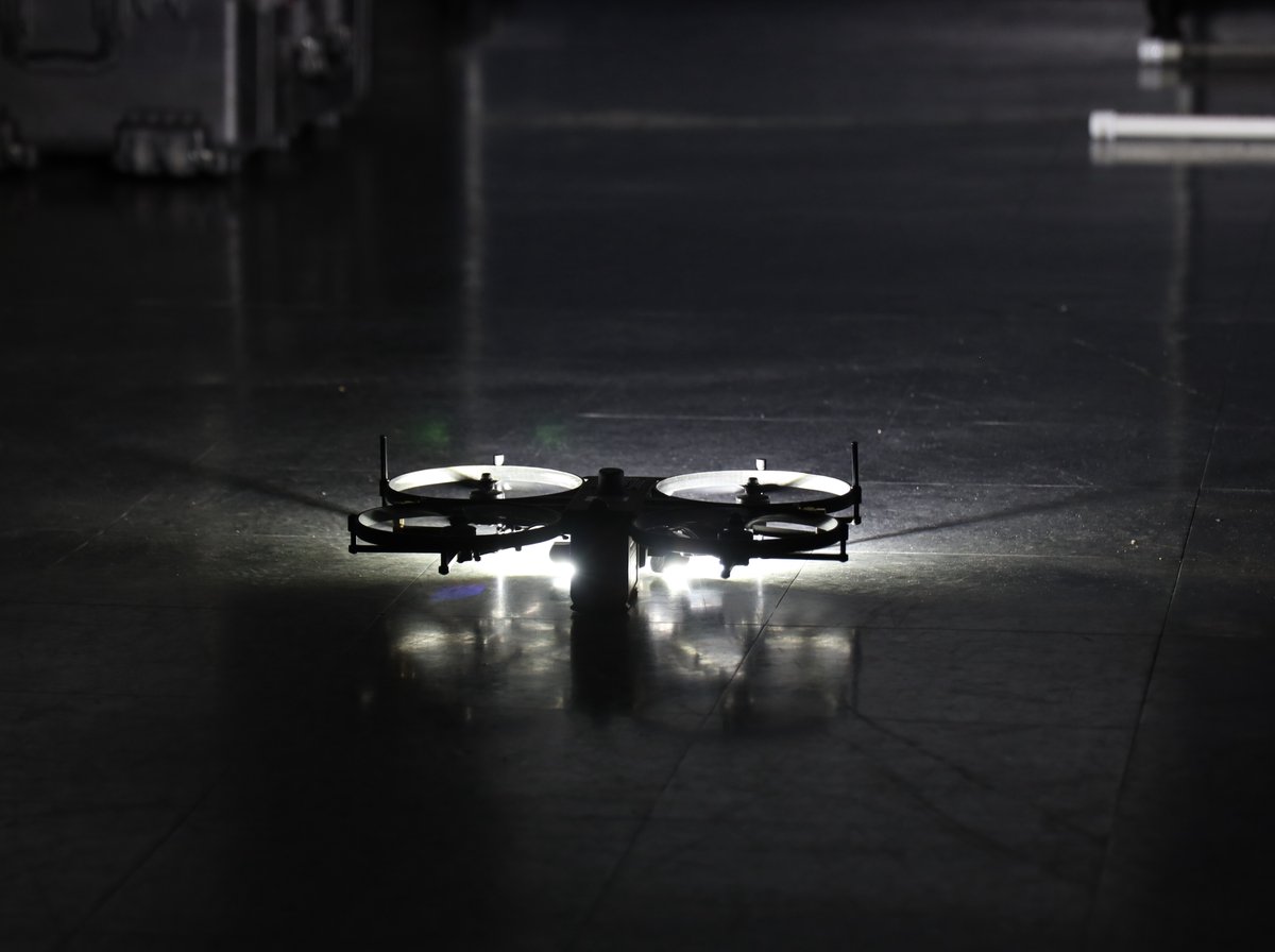 BrincDrones's tweet photo. The #LEMUR S can perch on the ground for up to 10 hours on a fully charged battery. This tool gives first responders eyes and ears in a structure; a life-saving capability.

#firstresponderdrone #BRINC #lights #publicsafetytechnology https://t.co/TbfvJE2Wko