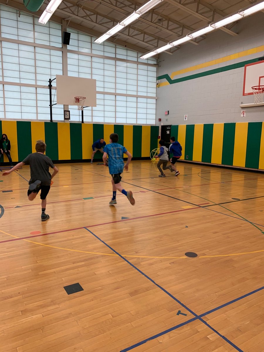 PlankNorthPE's tweet photo. An intense game of tic tac toe relay! #Cooperation #Teamwork #Usingourbrains @PlankNorthPride https://t.co/S46OxjY3c1