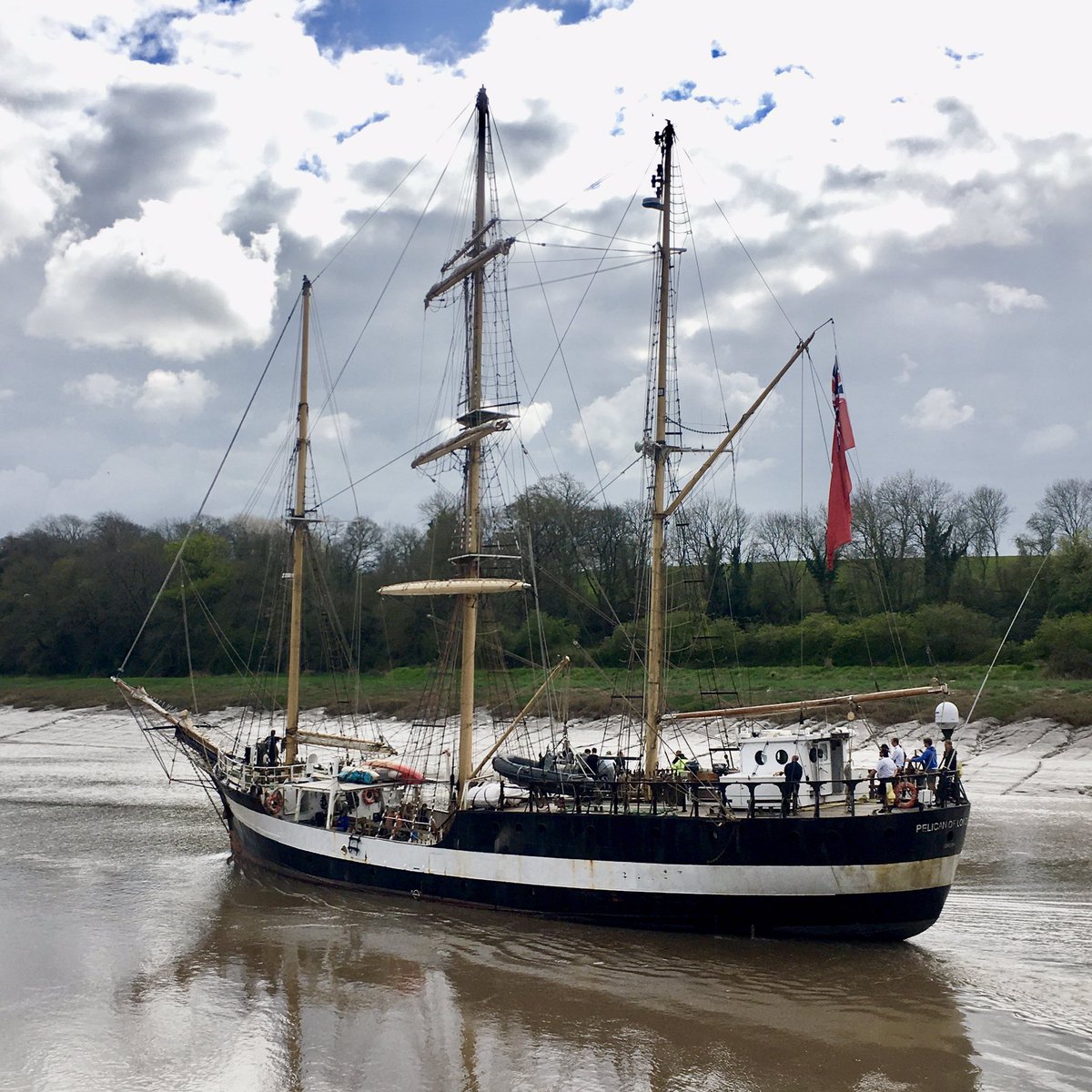 T.S. “Pelican of London” heading up to Bristol city docks today ⚓️ @SeasYourFuture @bristolport @CitytoSea_ @darwin200_ @BristolHarbFest #lovebristolharbour #pelicanoflondon #seasyourfuture