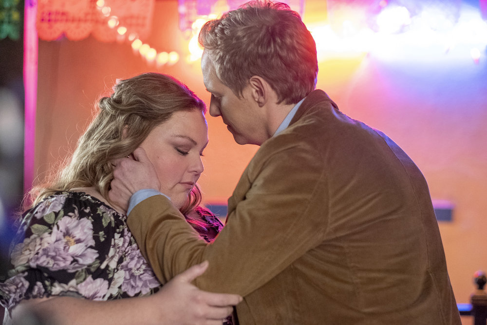 enews's tweet photo. Drop an emoji to describe your thoughts after last night's episode of #ThisIsUs. We'll go first: 😭 https://t.co/7u7lXt1T6A