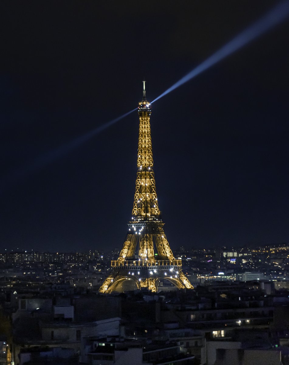 vinniebeer32's tweet photo. Photo from latest trip in #Paris

#paris #EiffelTower  #France #nightphoto 🗼 https://t.co/Ug2gHxLhV9