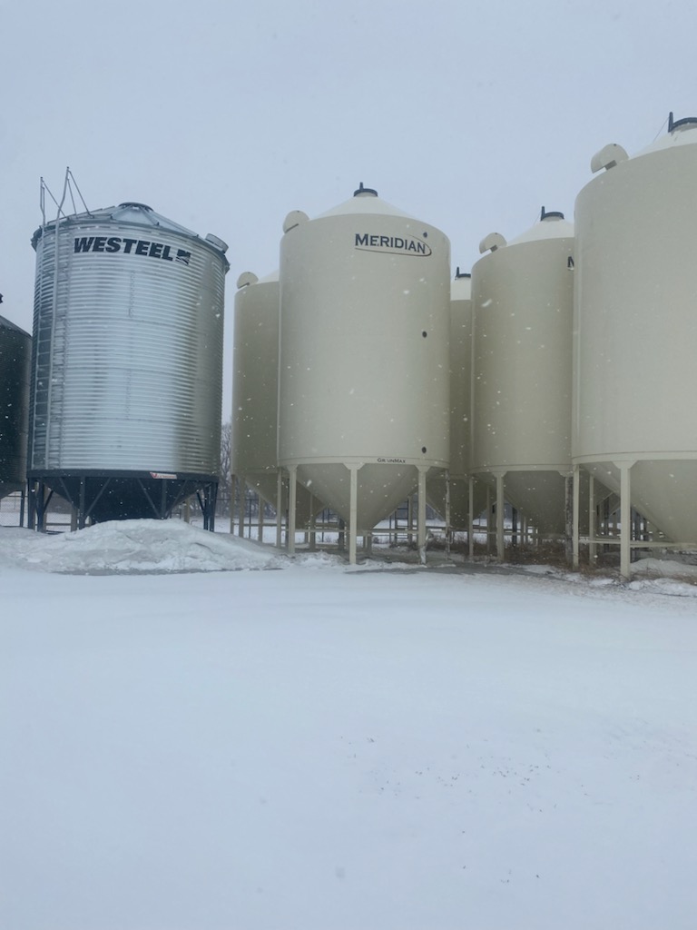 coopagequip's tweet photo. Start of #mbstorm ... when winter snow was almost melted out of the yard #SpringBlizzard #Meridian #Westeel #CoopAgEquip https://t.co/r3PZejWfvD