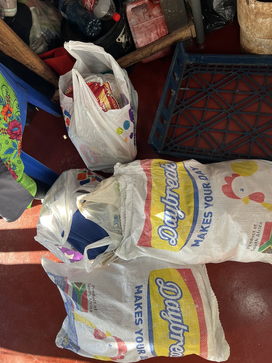 Mpho_Mmasechaba's tweet photo. Thank you so much to my beautiful Sister @Girl_Koks her husband and her entire friends &amp; family for always pulling through for us. Thank you sis. We really really appreciate Everything you do for us and families in our community ❤️ May you all never lack anything in this world 🥺 https://t.co/Kg0EHjrxrX