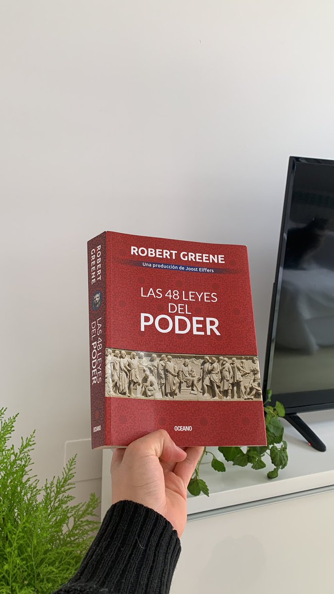 manuelmfb1's tweet photo. 1️⃣ Como no es una lectura exhaustiva, me siento mucho mas dispuesto leer diariamente💡

2️⃣ Leyendo 1 ley por día, le doy tiempo a mi cerebro de asimilar los puntos principales 🧠

3️⃣ Estoy retomando el hábito de la lectura a velocidad de micropasos 🙌🏻 

#las48leyesdelpoder https://t.co/2q2Iq1VeYv