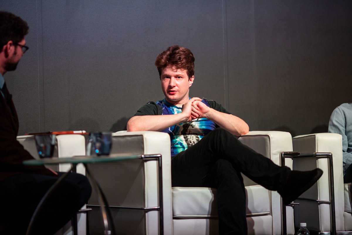 tjournal's tweet photo. Разработчика Ethereum Вирджила Гриффита приговорили к пяти годам тюрьмы и штрафу в 100 тысяч долларов за незаконную помощь КНДР с криптовалютами. 

Американский программист рассказывал в Северной Корее, как использовать криптовалюты для обхода санкций США

https://t.co/W3qORBFP1p https://t.co/hjenRAdKWj