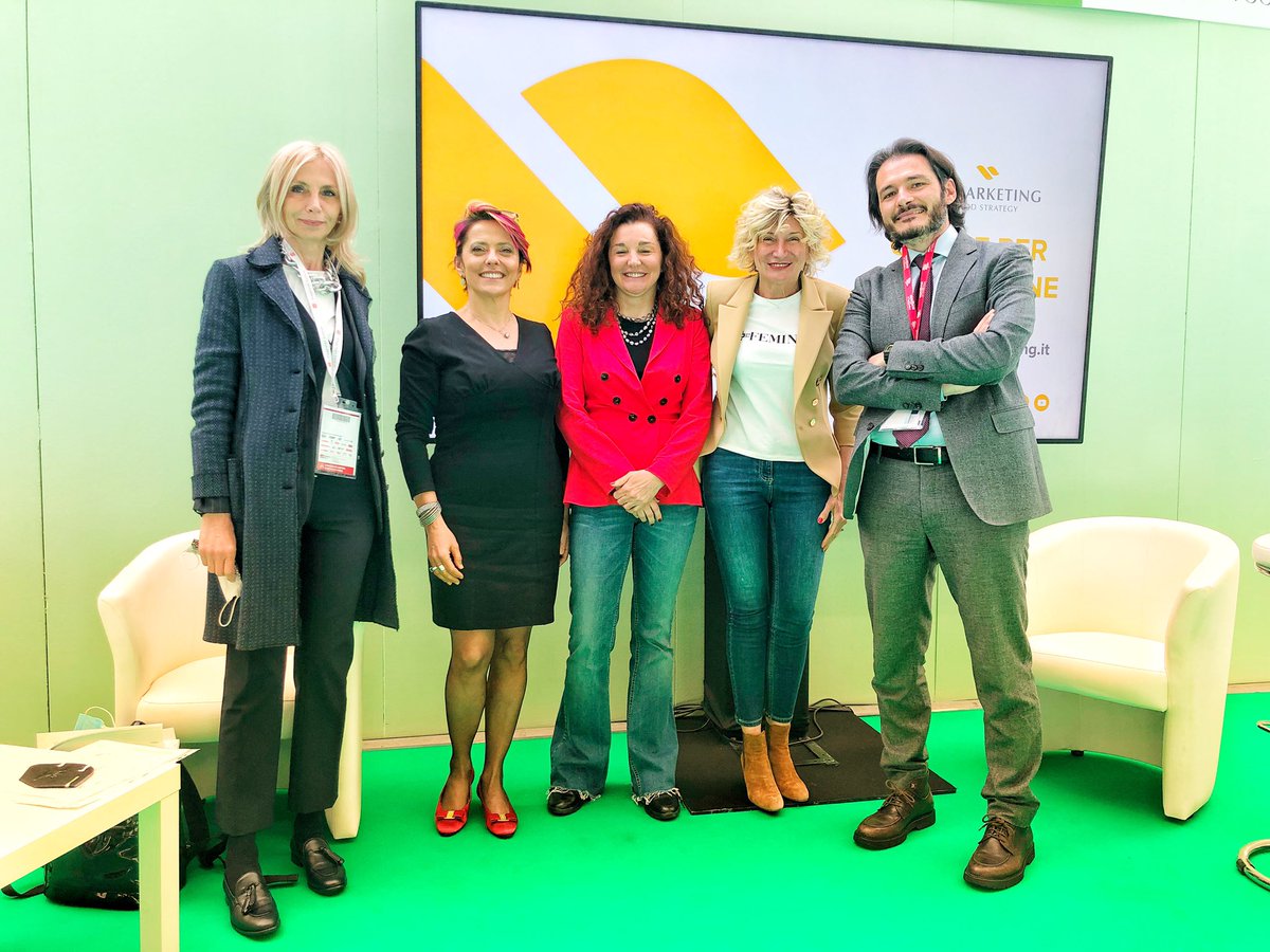 cspadoni's tweet photo. .@MarcaByBF @myfruit #SGMarketing @raffaelaqu @Unes_Official @GrandeItaliana @Coopitalia https://t.co/hpSk7ittrY